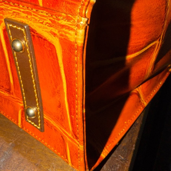 EUC Dooney & Bourke Caiman Camilla Croc-Embossed Leather Tote Bag - Picture 8 of 16